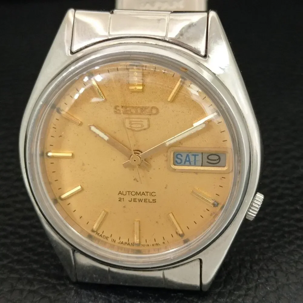 Vintage 1977 Seiko Automatic Mens Silver Watch W/daydate & Gold accents